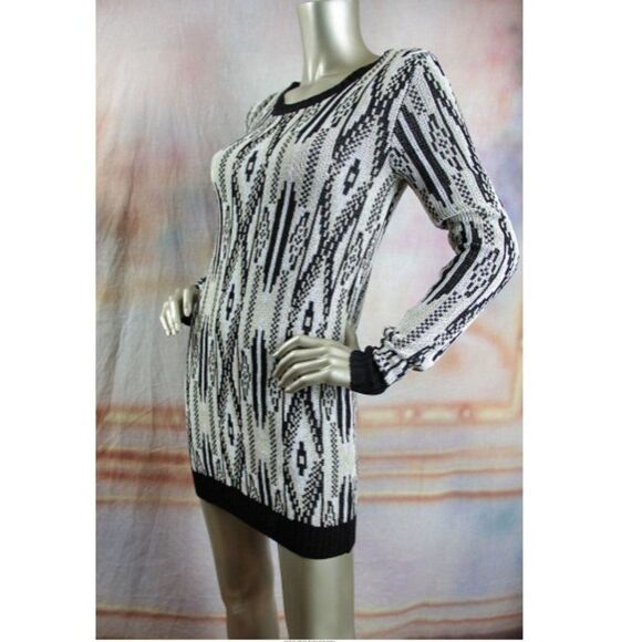 NWT MINKPINK Aztec Design Open Back Sweater Tunic Dress M - Picture 3 of 6